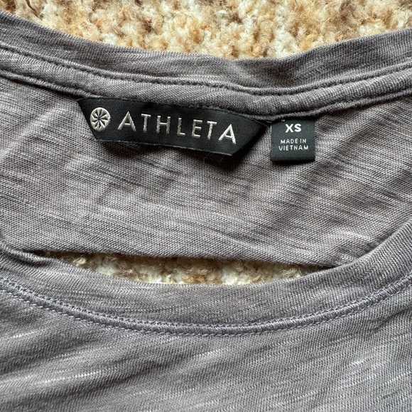 Athleta Girl Tank Top with cut out back size xs - Picture 2 of 3